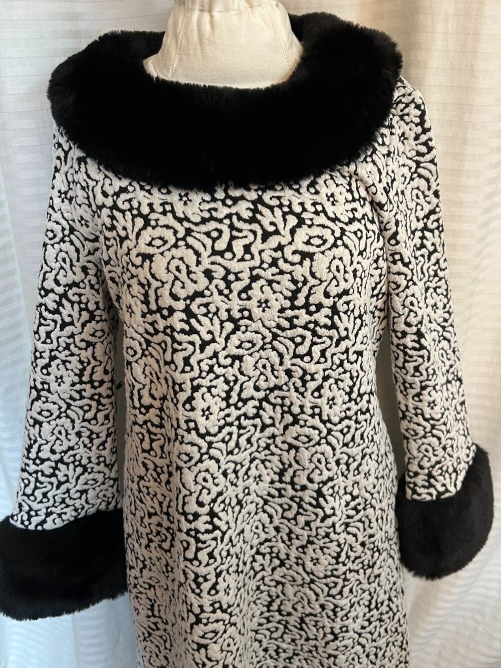 Tyler Boe Women's Black and White Faux Fur Trimmed Long Sleeve dress